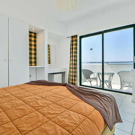 Apartahotel Paris Sea Front Suites *