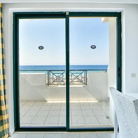 Apartahotel Paris Sea Front Suites *