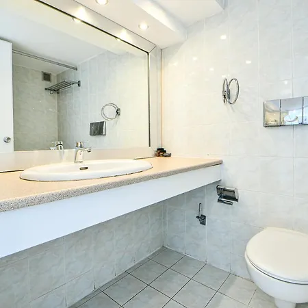 Apartahotel Paris Sea Front Suites *