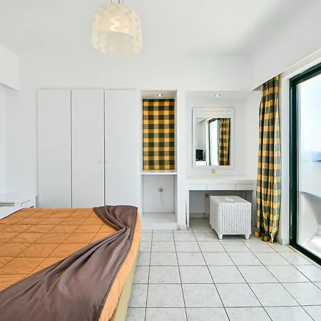 Paris Sea Front Suites Apartahotel
